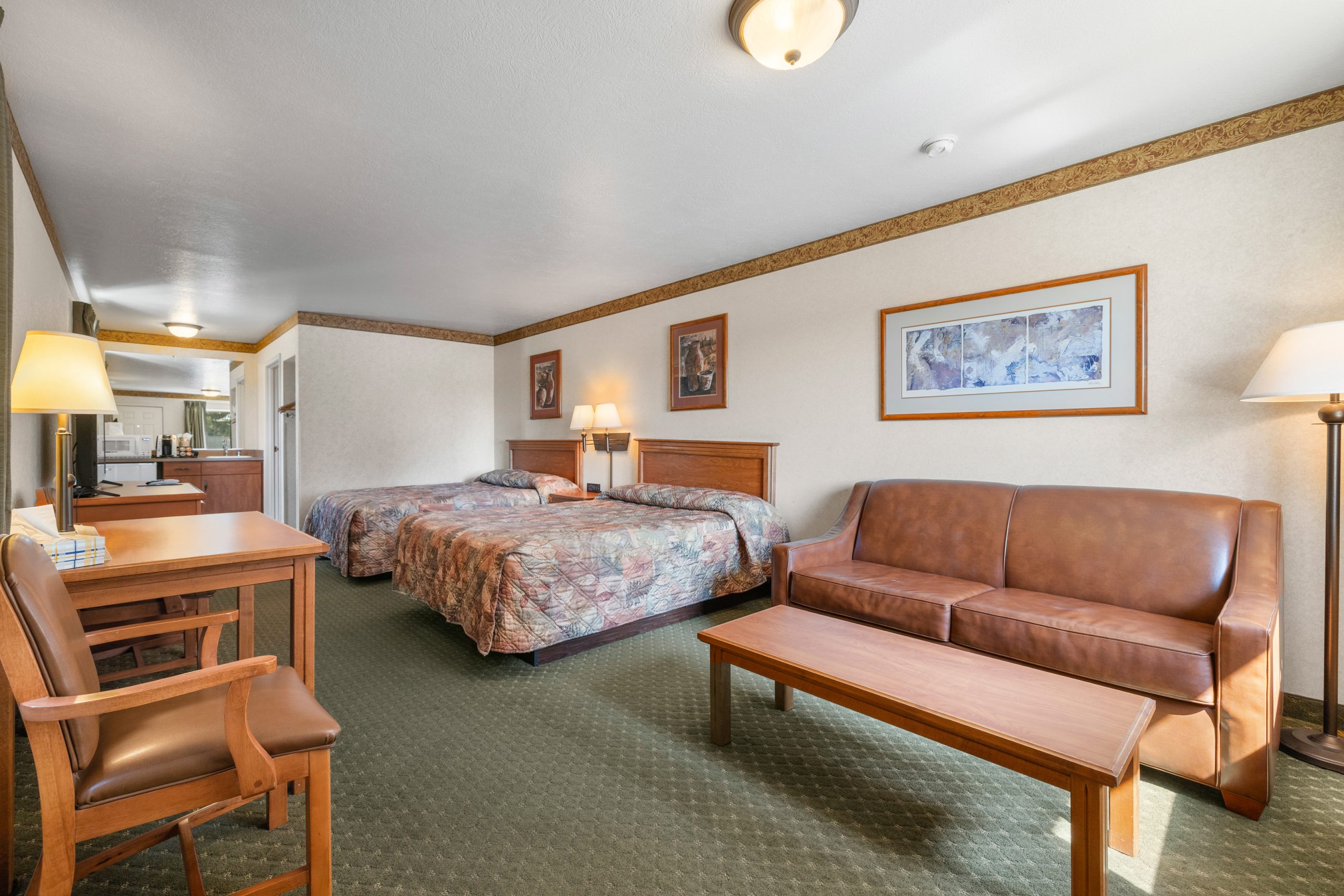 Double queen suite with living area at the White River Inn